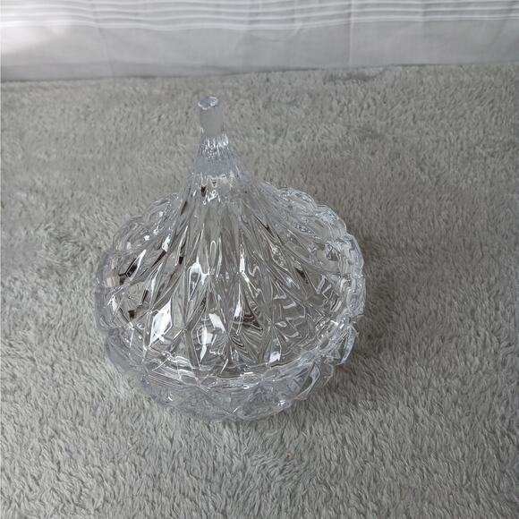 Hershey's Kiss Clear Crystal Cut Glass Candy‎ Dish Bowl with Lid - Picture 2 of 6